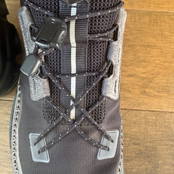 On Women’s Cloudaway Trail Size 7.5 Black Rock - Picture 3 of 11